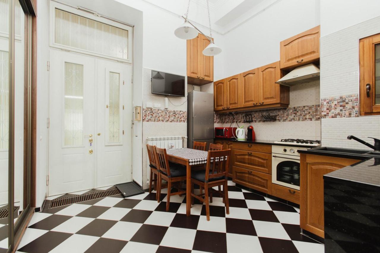 Grand Boulvard Apartment